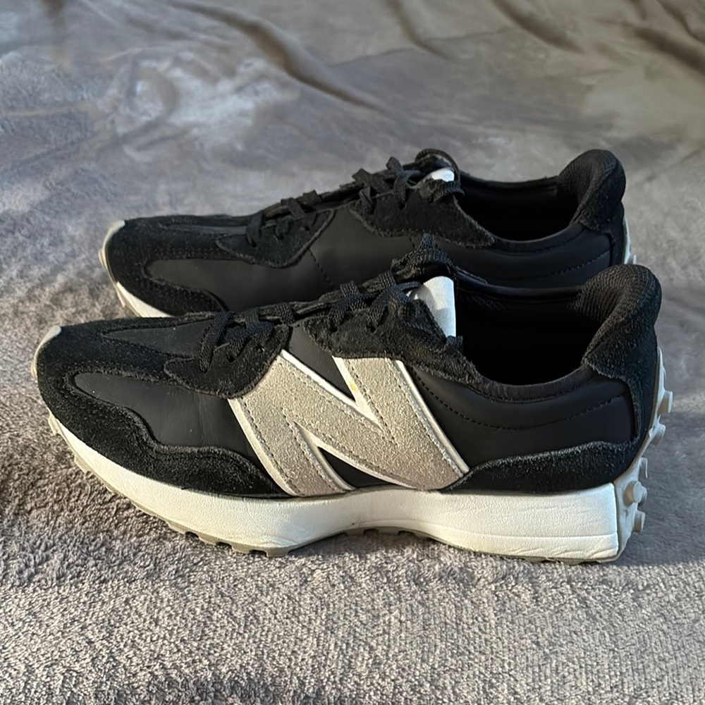 New Balance 327